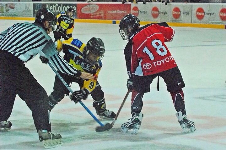 Colin Ugbekile als junger Eishockeyspieler